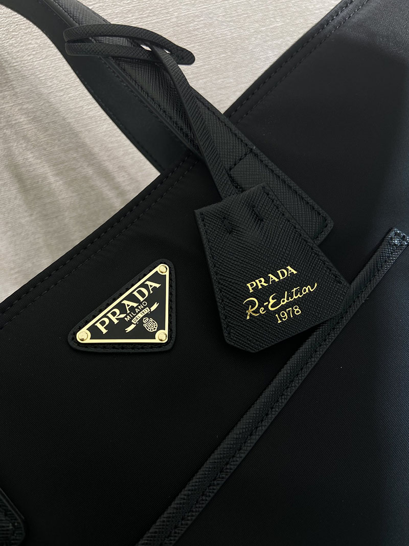 プラダ バッグ レディース PRADA Re-Edition 1978 ミディアム ブラック 1BG555_R064_F0002 プラダ トートバッグ ナイロン a4 - 画像 (3)
