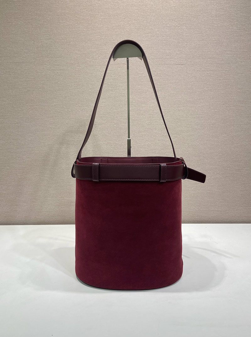 プラダ バッグ レディース PRADA バックル ベルト付き スエード バケットバッグ ボルドー 1BE085_2C4S_F0007 プラダ 巾着バッグ アウトレット - 画像 (6)