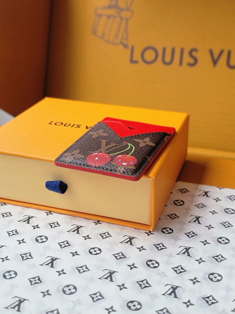 ルイヴィトン 新作 レディース Louis Vuitton LV × TM ポルト カルト・マグネット ルージュ M14562 ルイヴィトン magsafe レビュー - 画像 (6)