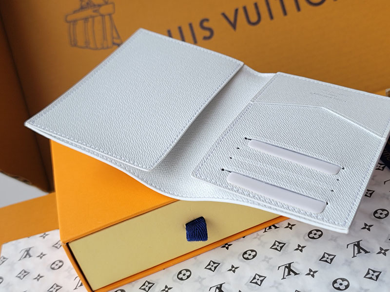 ルイヴィトン 新作 レディース LV パスポートカバー クーヴェルテュール・パスポール スキーホワイト M27064 ヴィトン パスポートケース - 画像 (2)