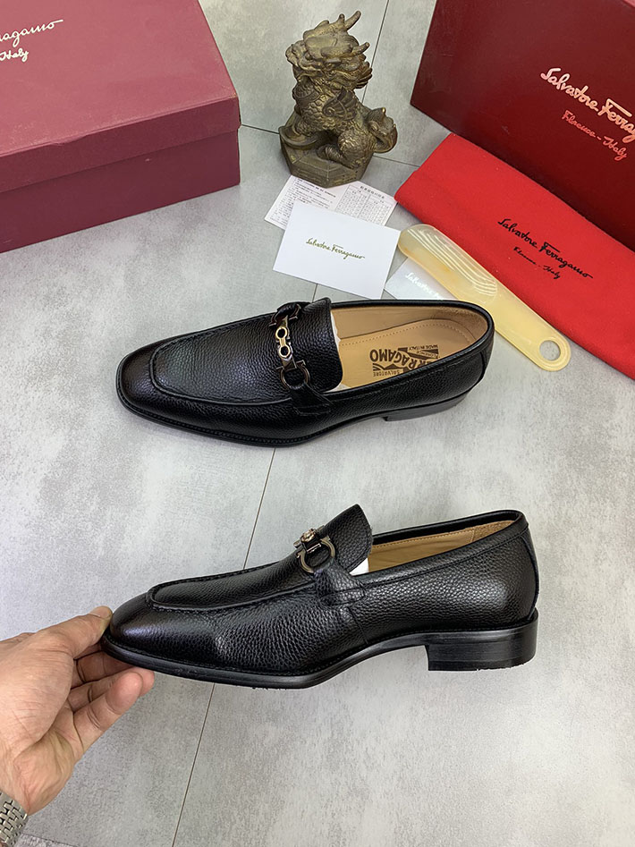 メンズ 最高級フェラガモスーパーコピー FERRAGAMO ローファー モカシン ガンチーニ金具 レザー シューズ 2628110 ガンチーニ ローファー メンズ - 画像 (5)