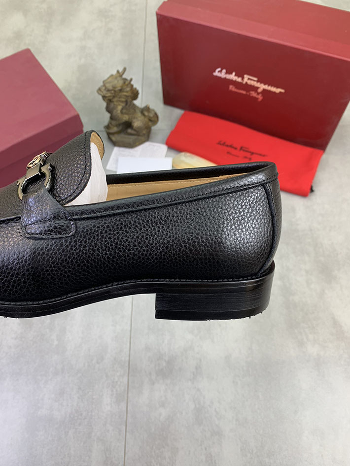 メンズ 最高級フェラガモスーパーコピー FERRAGAMO ローファー モカシン ガンチーニ金具 レザー シューズ 2628110 ガンチーニ ローファー メンズ - 画像 (4)