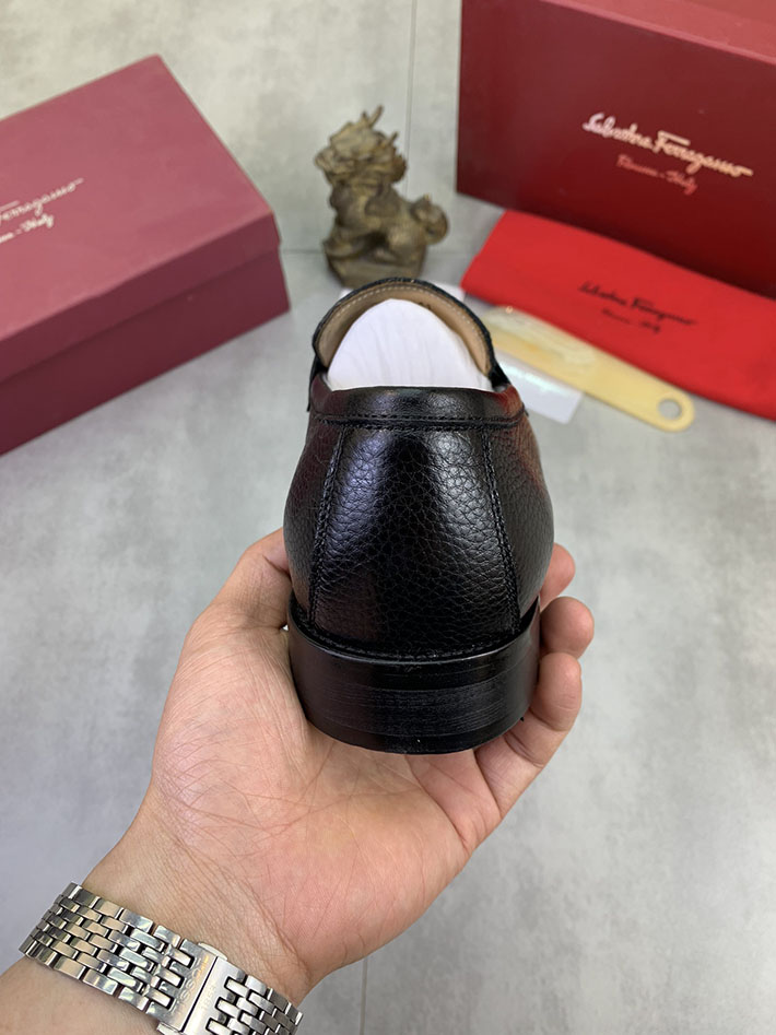 メンズ 最高級フェラガモスーパーコピー FERRAGAMO ローファー モカシン ガンチーニ金具 レザー シューズ 2628110 ガンチーニ ローファー メンズ - 画像 (3)