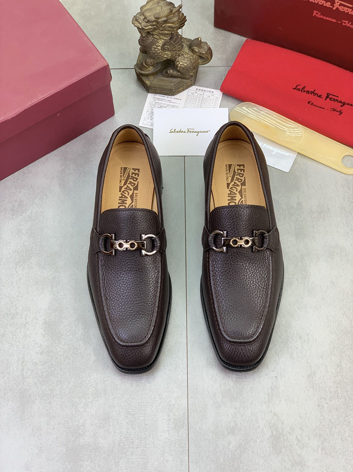 メンズ 最高級フェラガモスーパーコピー FERRAGAMO ローファー モカシン ガンチーニ金具 レザー シューズ 2628111 ローファー メンズコーデ カジュアル - 画像 (9)