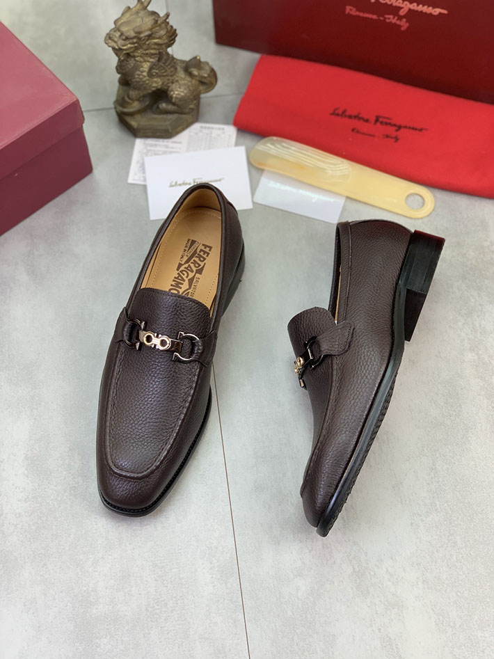 メンズ 最高級フェラガモスーパーコピー FERRAGAMO ローファー モカシン ガンチーニ金具 レザー シューズ 2628111 ローファー メンズコーデ カジュアル - 画像 (8)