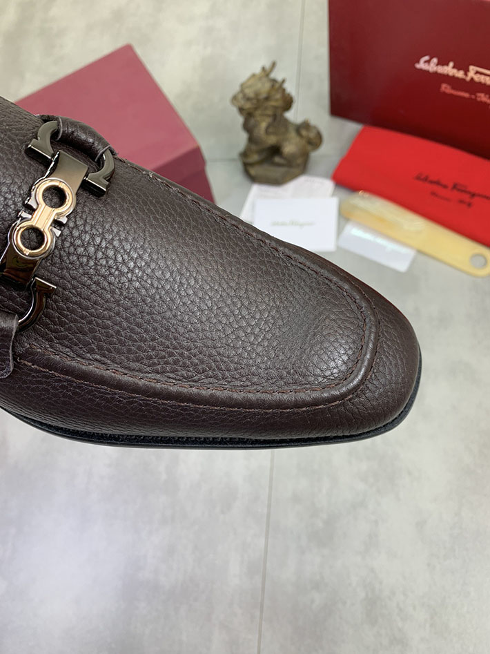メンズ 最高級フェラガモスーパーコピー FERRAGAMO ローファー モカシン ガンチーニ金具 レザー シューズ 2628111 ローファー メンズコーデ カジュアル - 画像 (6)
