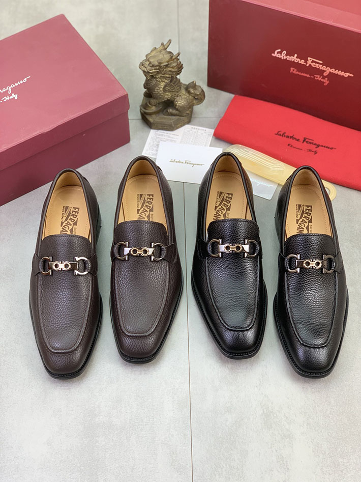 メンズ 最高級フェラガモスーパーコピー FERRAGAMO ローファー モカシン ガンチーニ金具 レザー シューズ 2628111 ローファー メンズコーデ カジュアル - 画像 (2)