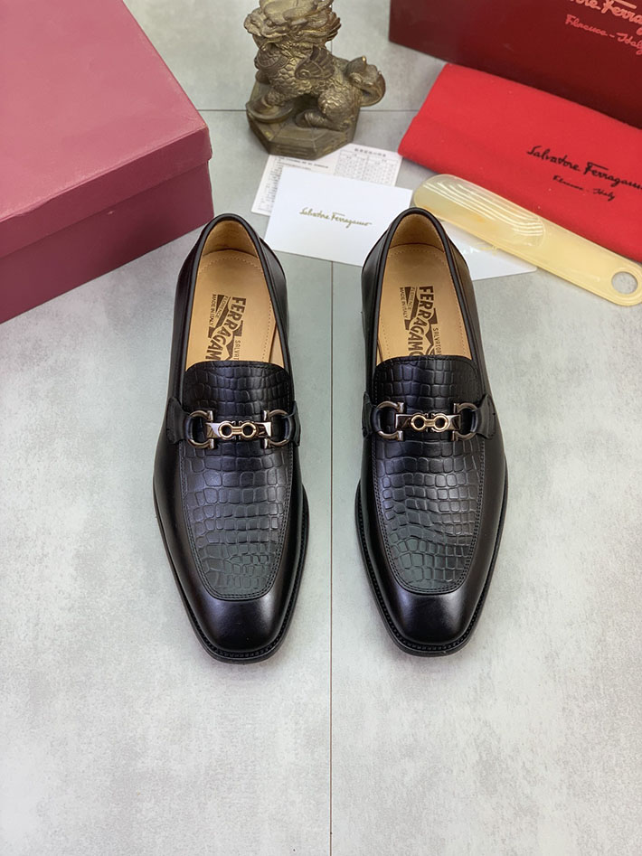 メンズ 最高級フェラガモスーパーコピー FERRAGAMO ローファー モカシン ガンチーニ金具 レザー シューズ 2628112 ローファー メンズコーデ 春 - 画像 (9)