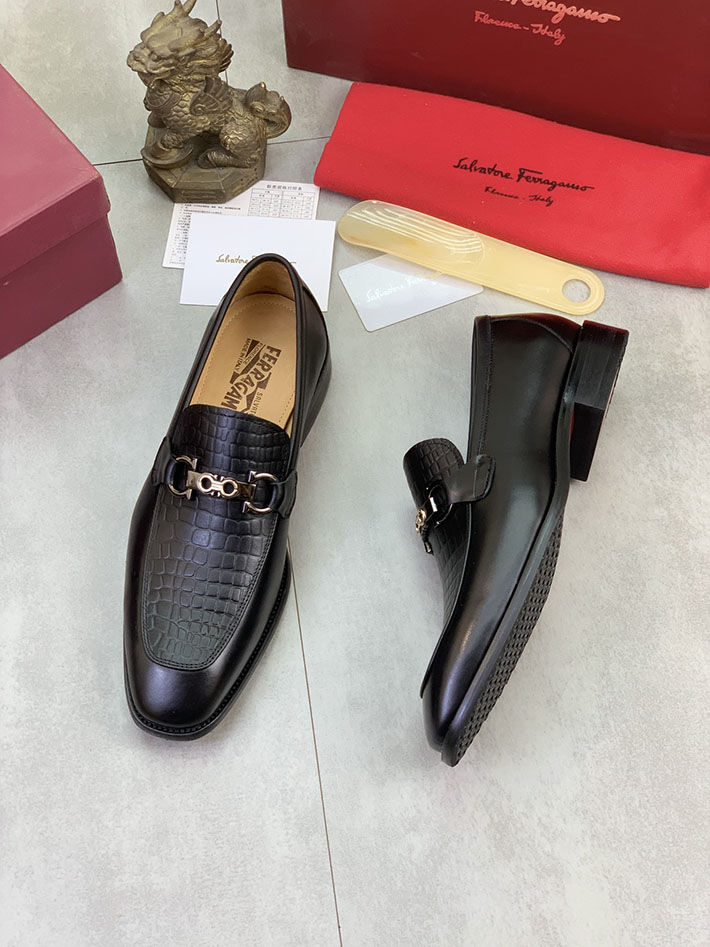 メンズ 最高級フェラガモスーパーコピー FERRAGAMO ローファー モカシン ガンチーニ金具 レザー シューズ 2628112 ローファー メンズコーデ 春 - 画像 (8)