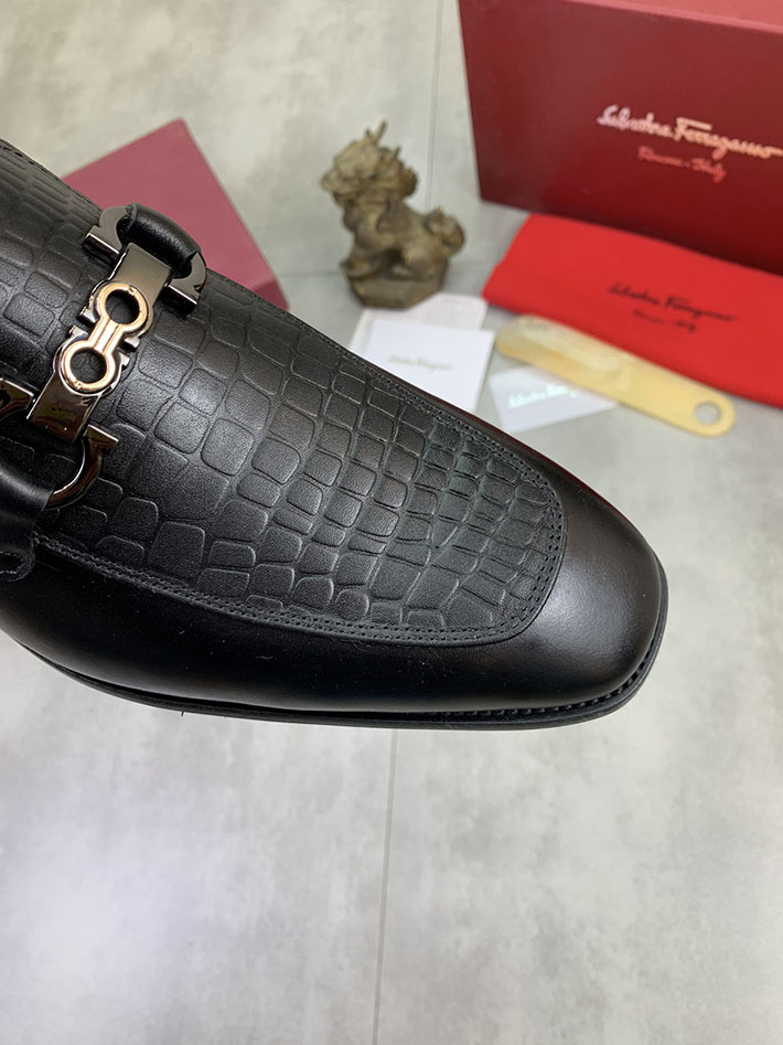メンズ 最高級フェラガモスーパーコピー FERRAGAMO ローファー モカシン ガンチーニ金具 レザー シューズ 2628112 ローファー メンズコーデ 春 - 画像 (6)