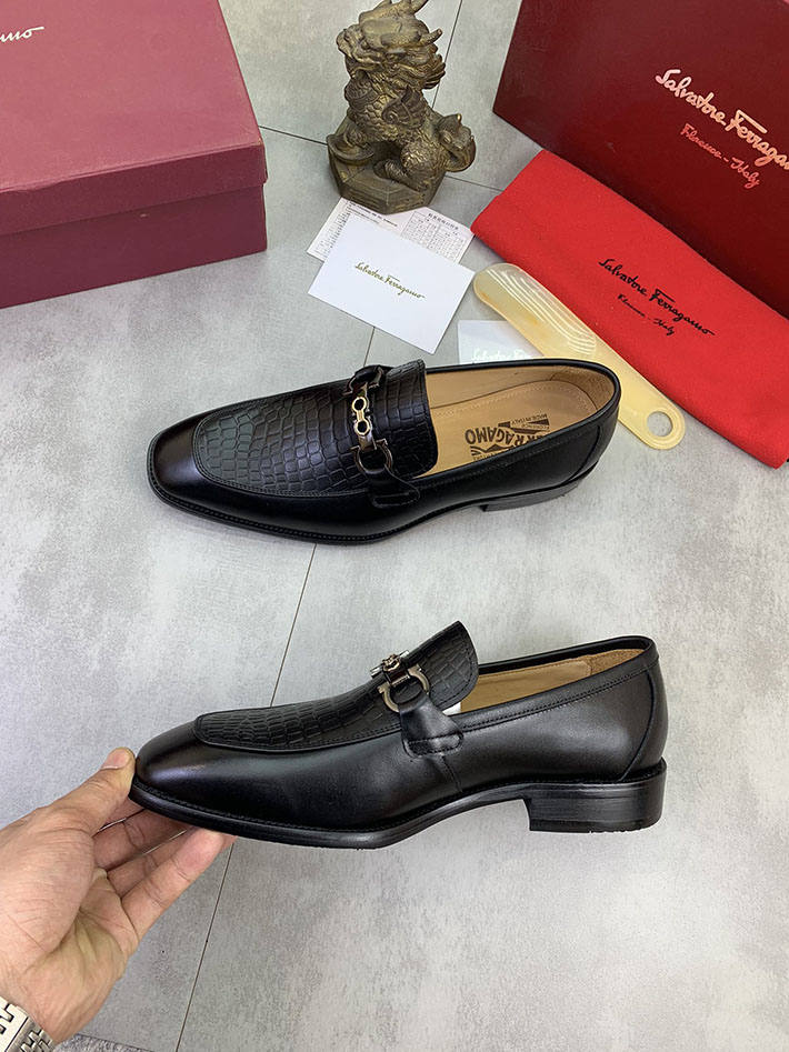 メンズ 最高級フェラガモスーパーコピー FERRAGAMO ローファー モカシン ガンチーニ金具 レザー シューズ 2628112 ローファー メンズコーデ 春 - 画像 (5)