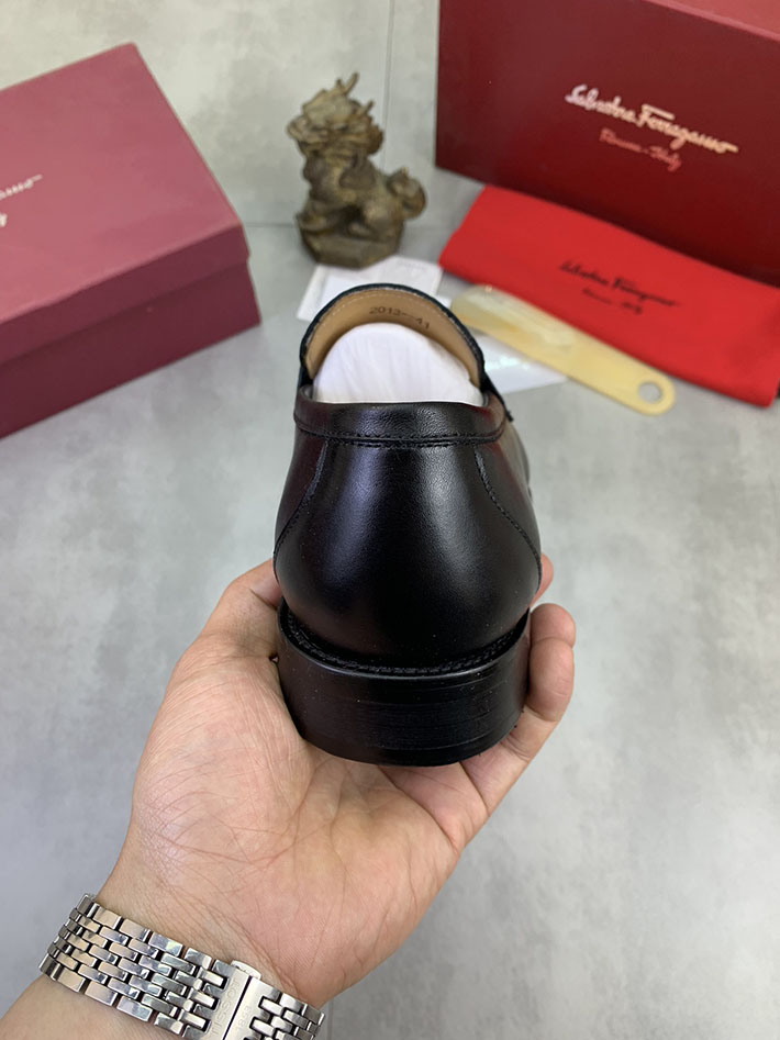 メンズ 最高級フェラガモスーパーコピー FERRAGAMO ローファー モカシン ガンチーニ金具 レザー シューズ 2628112 ローファー メンズコーデ 春 - 画像 (3)