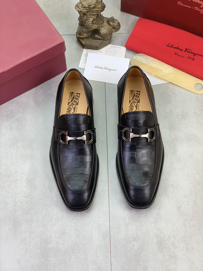 メンズ 最高級フェラガモスーパーコピー FERRAGAMO ローファー モカシン ガンチーニ金具 レザー シューズ 2628113 カジュアル ローファー メンズ おしゃれ - 画像 (9)