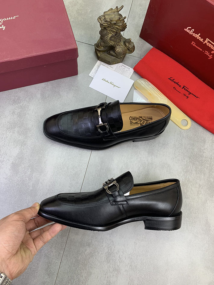 メンズ 最高級フェラガモスーパーコピー FERRAGAMO ローファー モカシン ガンチーニ金具 レザー シューズ 2628113 カジュアル ローファー メンズ おしゃれ - 画像 (5)