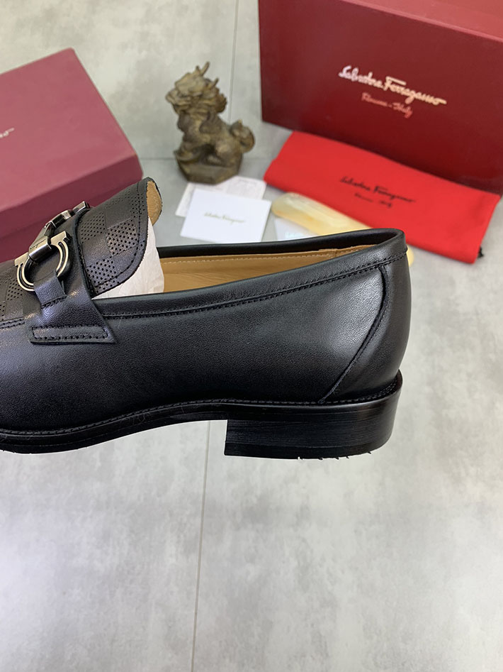 メンズ 最高級フェラガモスーパーコピー FERRAGAMO ローファー モカシン ガンチーニ金具 レザー シューズ 2628113 カジュアル ローファー メンズ おしゃれ - 画像 (4)