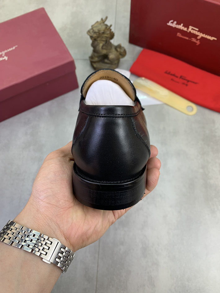 メンズ 最高級フェラガモスーパーコピー FERRAGAMO ローファー モカシン ガンチーニ金具 レザー シューズ 2628113 カジュアル ローファー メンズ おしゃれ - 画像 (3)