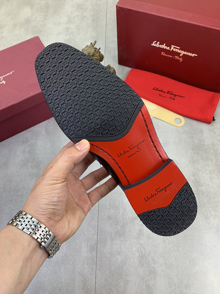 メンズ 最高級フェラガモスーパーコピー FERRAGAMO ローファー モカシン ガンチーニ金具 レザー シューズ 2628113 カジュアル ローファー メンズ おしゃれ - 画像 (2)