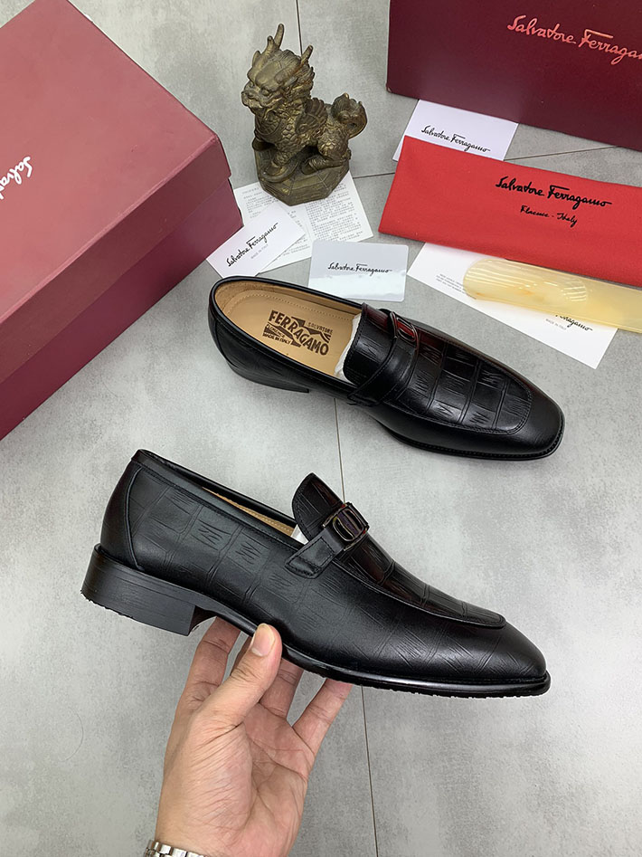 メンズ 最高級フェラガモスーパーコピー FERRAGAMO ローファー モカシン ガンチーニ金具 レザー シューズ 2628114 ローファー おしゃれ メンズ ブランド - 画像 (5)