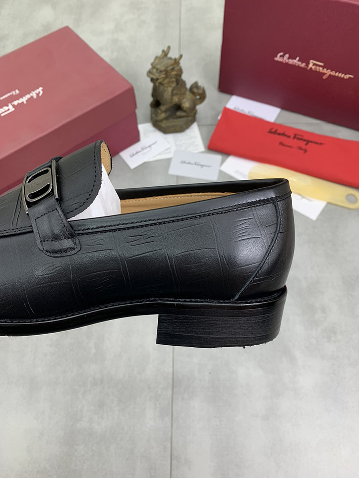 メンズ 最高級フェラガモスーパーコピー FERRAGAMO ローファー モカシン ガンチーニ金具 レザー シューズ 2628114 ローファー おしゃれ メンズ ブランド - 画像 (4)