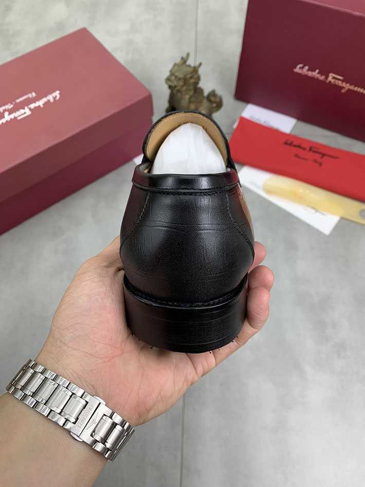 メンズ 最高級フェラガモスーパーコピー FERRAGAMO ローファー モカシン ガンチーニ金具 レザー シューズ 2628114 ローファー おしゃれ メンズ ブランド - 画像 (3)