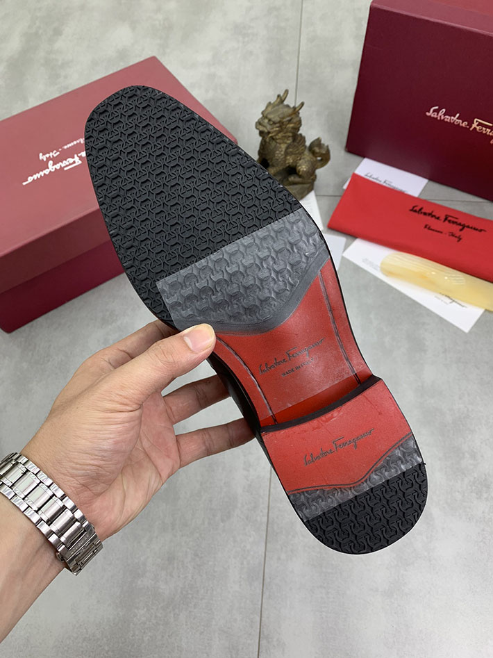メンズ 最高級フェラガモスーパーコピー FERRAGAMO ローファー モカシン ガンチーニ金具 レザー シューズ 2628114 ローファー おしゃれ メンズ ブランド - 画像 (2)