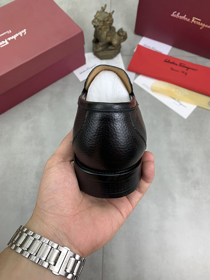 メンズ 最高級フェラガモスーパーコピー FERRAGAMO ローファー モカシン ガンチーニ金具 レザー シューズ 2628115 ローファー メンズ カジュアル ブランド - 画像 (3)
