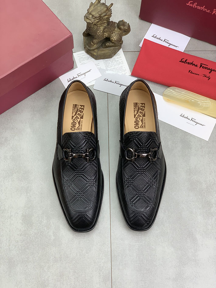 メンズ 最高級フェラガモスーパーコピー FERRAGAMO ローファー モカシン ガンチーニ金具 レザー シューズ 2628116 ローファー カジュアルコーデ メンズ - 画像 (9)