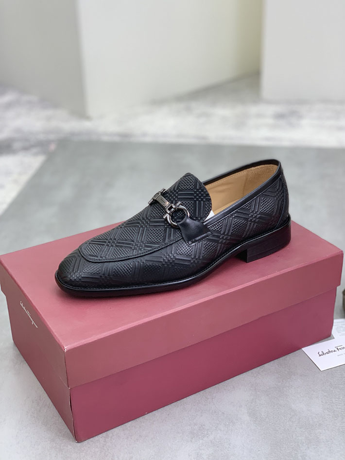 メンズ 最高級フェラガモスーパーコピー FERRAGAMO ローファー モカシン ガンチーニ金具 レザー シューズ 2628116 ローファー カジュアルコーデ メンズ - 画像 (7)