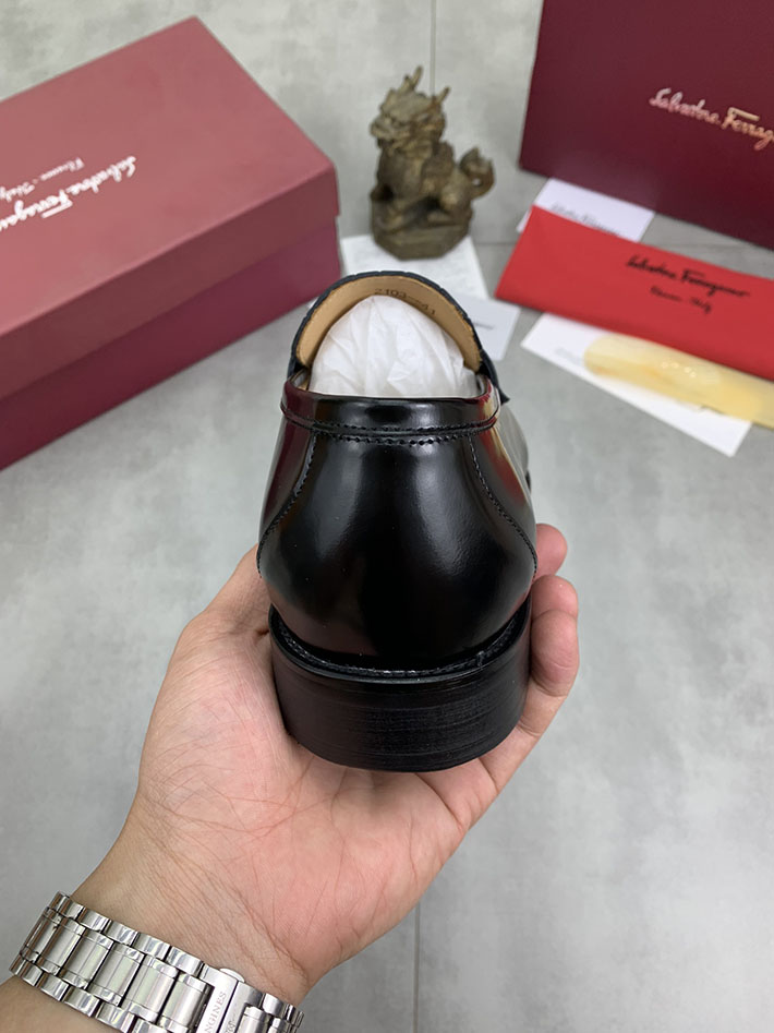 メンズ 最高級フェラガモスーパーコピー FERRAGAMO ローファー モカシン ガンチーニ金具 レザー シューズ 2628117 Ferragamo 靴 アウトレット - 画像 (3)