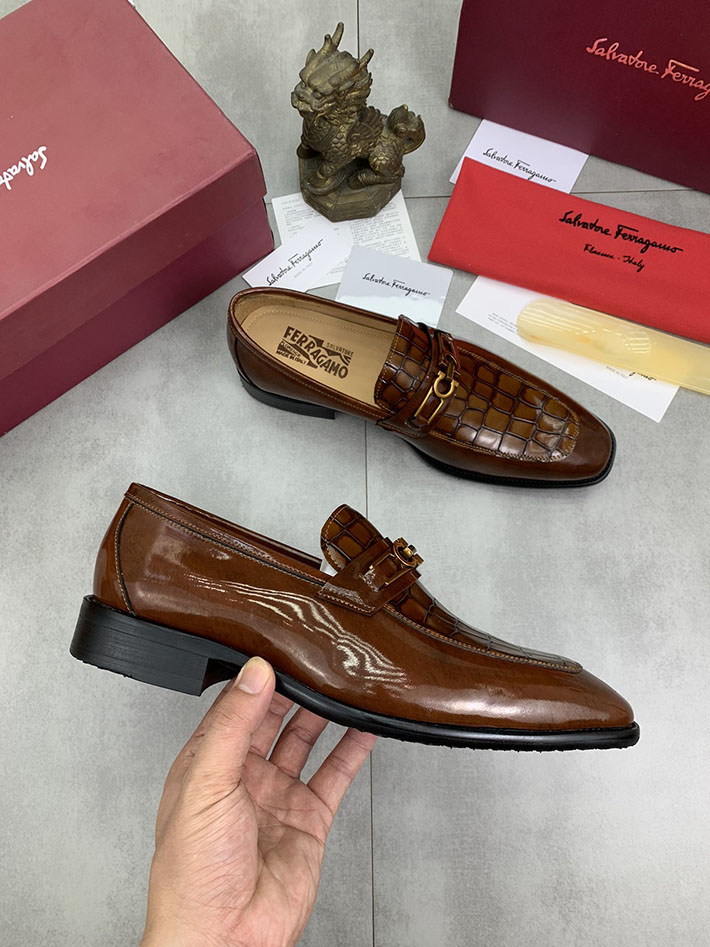 メンズ 最高級フェラガモスーパーコピー FERRAGAMO ローファー モカシン ガンチーニ金具 レザー シューズ 2628118 FERRAGAMO 靴 メンズ - 画像 (5)