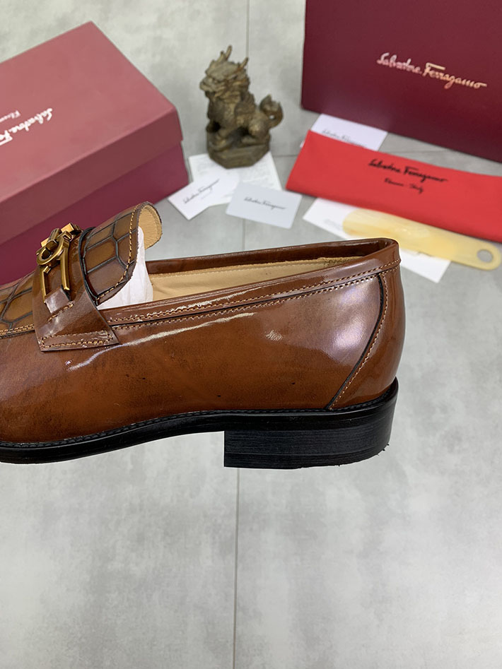 メンズ 最高級フェラガモスーパーコピー FERRAGAMO ローファー モカシン ガンチーニ金具 レザー シューズ 2628118 FERRAGAMO 靴 メンズ - 画像 (4)