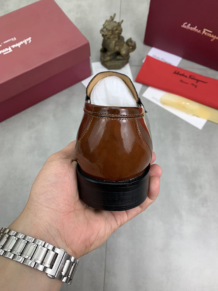 メンズ 最高級フェラガモスーパーコピー FERRAGAMO ローファー モカシン ガンチーニ金具 レザー シューズ 2628118 FERRAGAMO 靴 メンズ - 画像 (3)