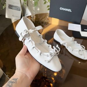 シャネル パンプス 値段
