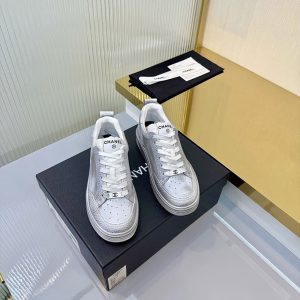 スニーカー 可愛い 歩きやすい