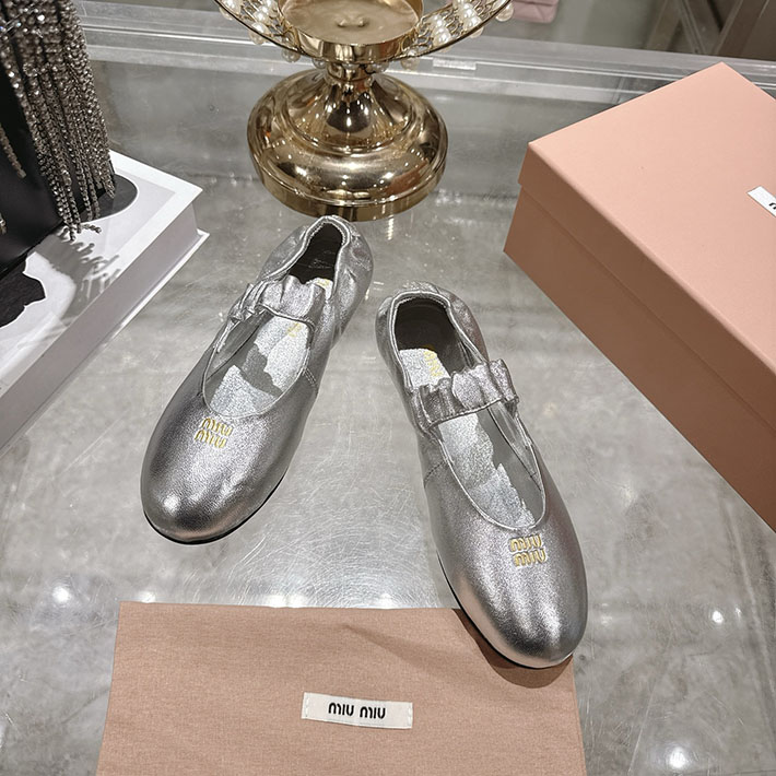 レディース 最高級MiuMiuスーパーコピー ミュウミュウ ルーシュナッパ レザーバレリーナ 2628176 MiuMiu バレエシューズ コーデ - 画像 (9)