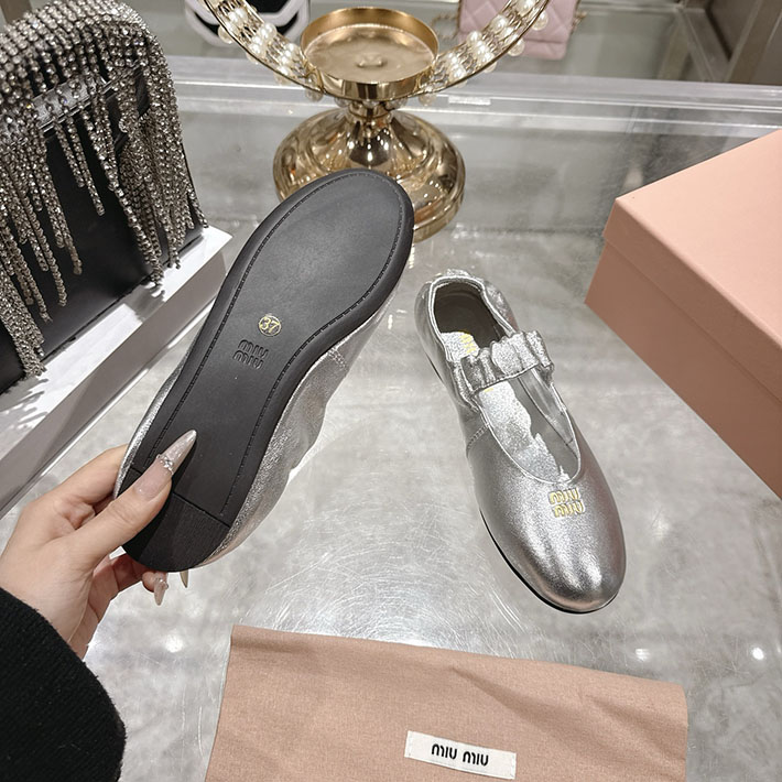 レディース 最高級MiuMiuスーパーコピー ミュウミュウ ルーシュナッパ レザーバレリーナ 2628176 MiuMiu バレエシューズ コーデ - 画像 (6)