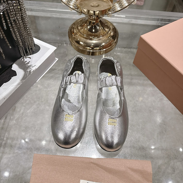 レディース 最高級MiuMiuスーパーコピー ミュウミュウ ルーシュナッパ レザーバレリーナ 2628176 MiuMiu バレエシューズ コーデ - 画像 (5)