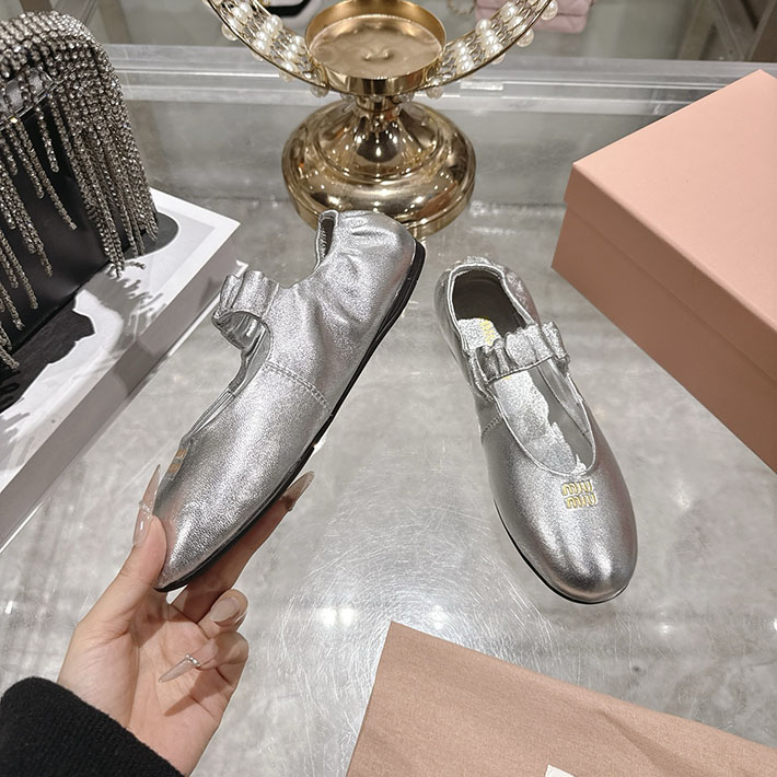 レディース 最高級MiuMiuスーパーコピー ミュウミュウ ルーシュナッパ レザーバレリーナ 2628176 MiuMiu バレエシューズ コーデ - 画像 (4)