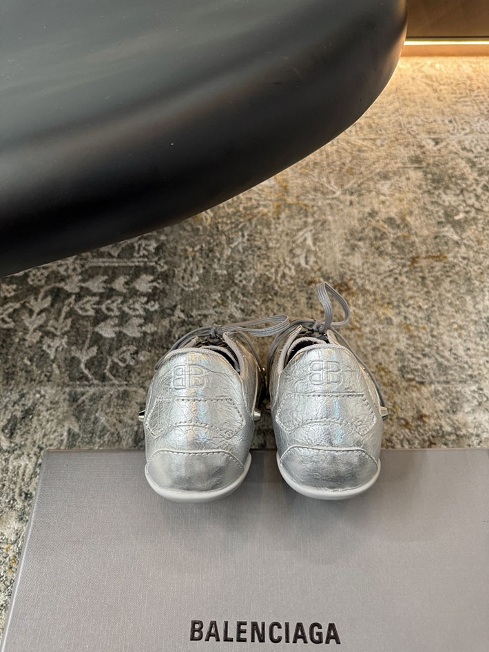レディース 最高級バレンシアガスーパーコピー BALENCIAGA Studded sneakers City スニーカー 2628196 バレンシアガ スニーカー アウトレット - 画像 (4)