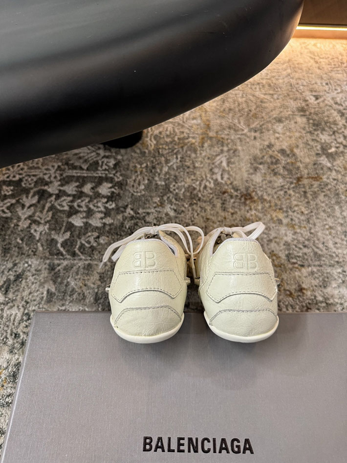 レディース 最高級バレンシアガスーパーコピー BALENCIAGA Studded sneakers City スニーカー 2628199 バレンシアガ 靴 新作 - 画像 (4)