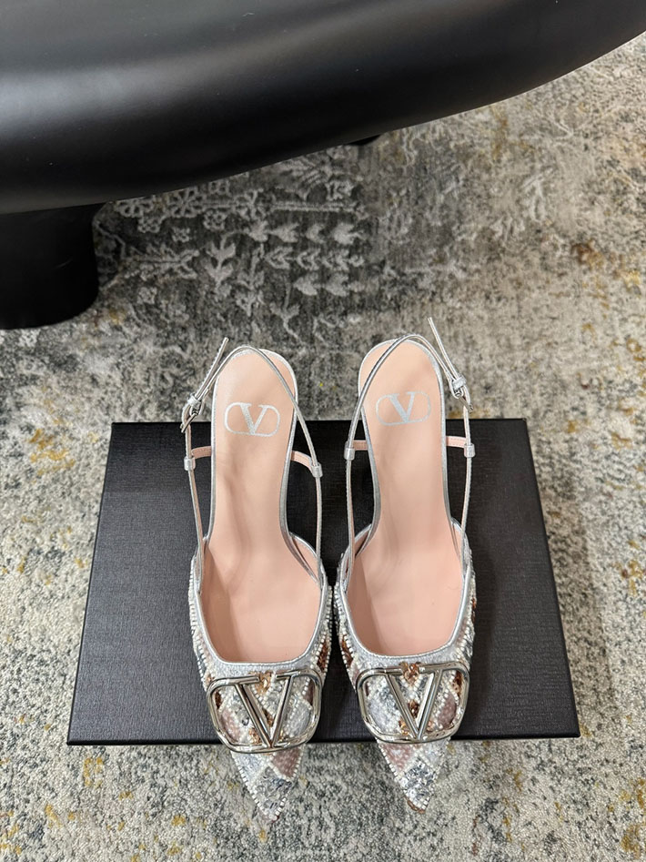 ヴァレンティノ VALENTINO Vロゴ シグネチャー ロンベール エンブロイダリー スリングバックパンプス 2628200 ヴァレンティノ パンプス アウトレット - 画像 (4)