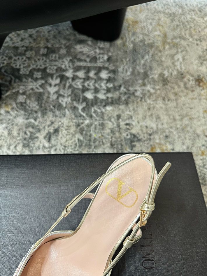 ヴァレンティノ VALENTINO Vロゴ シグネチャー ロンベール エンブロイダリー スリングバックパンプス 2628201 ヴァレンティノ パンプス セール - 画像 (6)