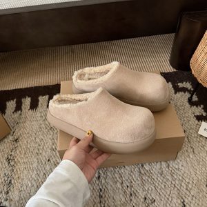UGG ムートン サンダル コーデ