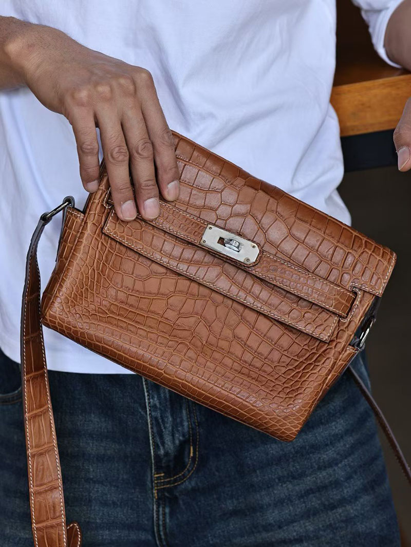 ケリー メッセンジャー メンズ HERMES ケリーメッセンジャー ゴールド クロコダイル シルバー金具 2627482 エルメス専門店 おすすめ - 画像 (6)