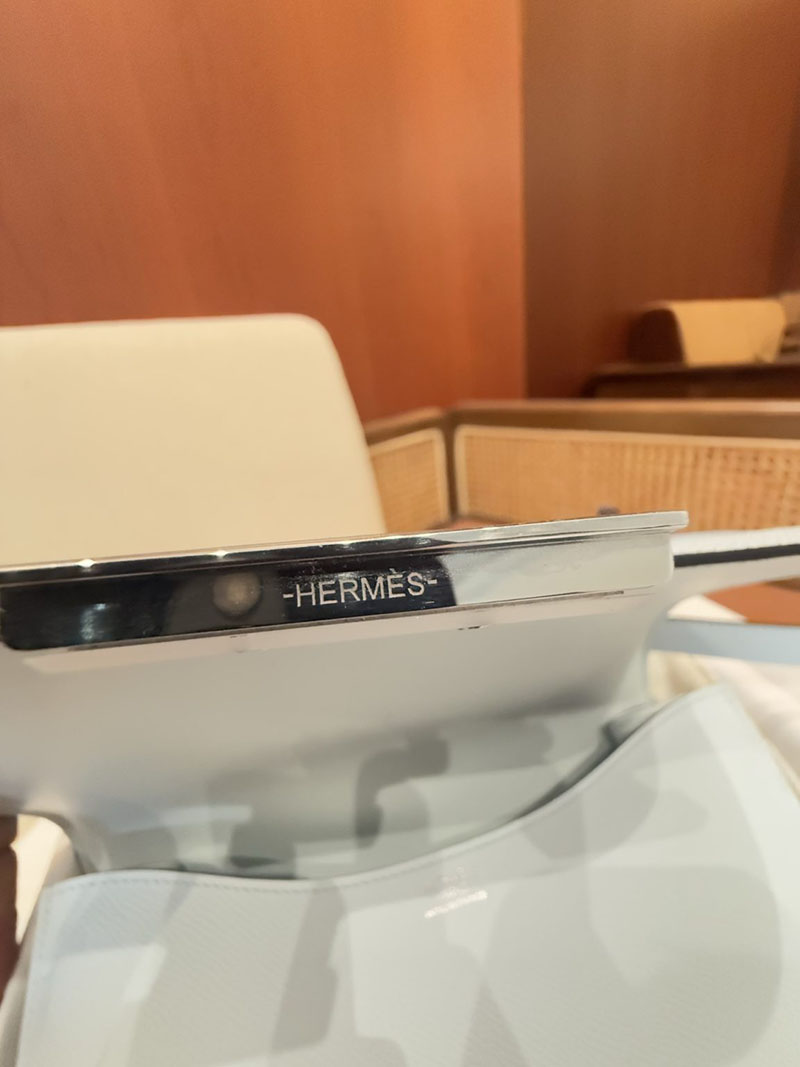 斜めがけバッグ レディース おしゃれ HERMES コンスタンス 24 ミロワール ブルーブリュム ヴォーエプソン シルバー金具 2627533 エルメス専門店 - 画像 (4)