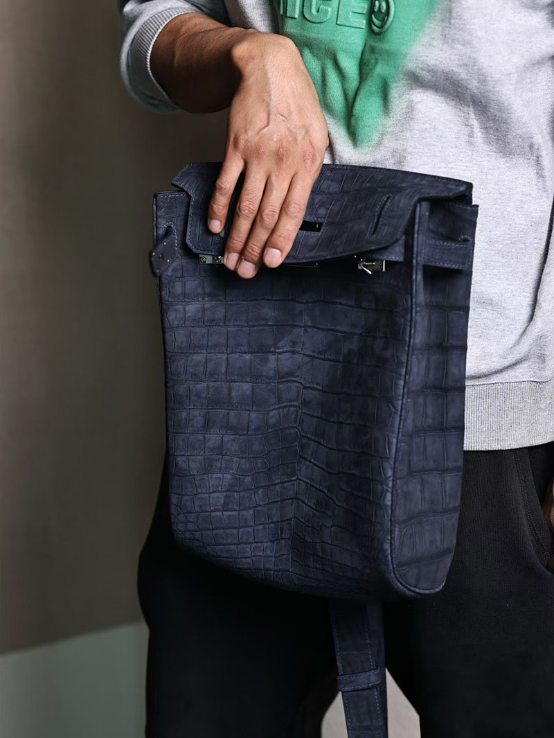エルメス メンズバッグ 種類 HERMES HAC A DOS ケリーアッカド GM ブルーニュイ クロコダイル シルバー金具 2627547 エルメス専門店 おすすめ - 画像 (9)