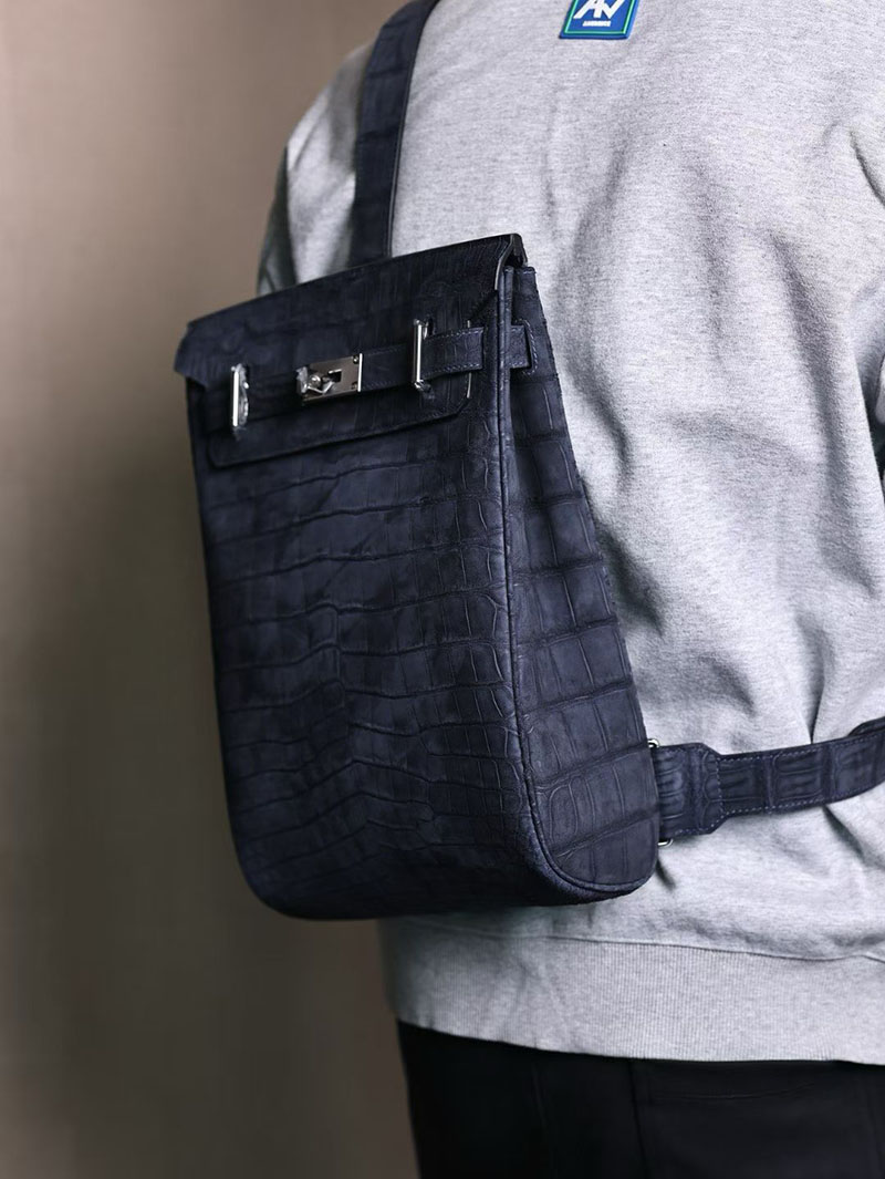 エルメス メンズバッグ 種類 HERMES HAC A DOS ケリーアッカド GM ブルーニュイ クロコダイル シルバー金具 2627547 エルメス専門店 おすすめ - 画像 (6)