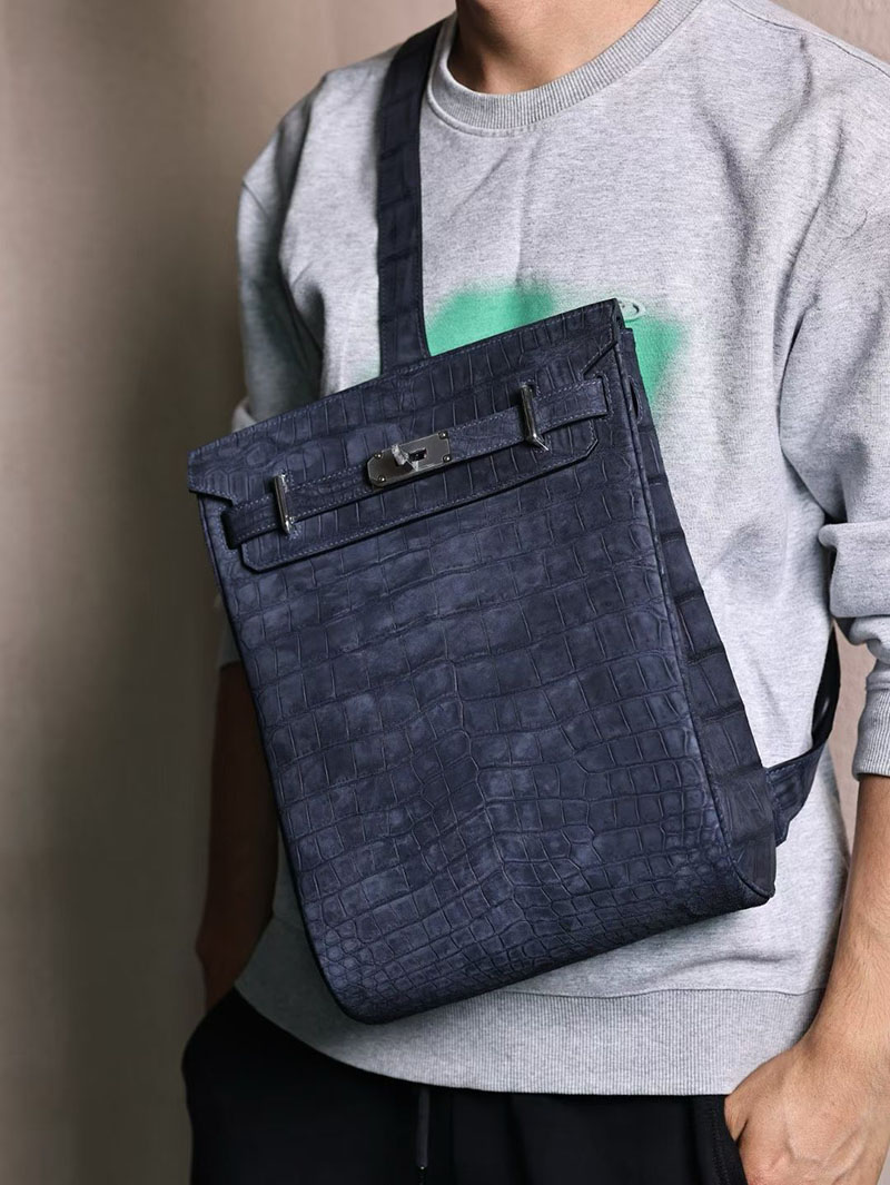 エルメス メンズバッグ 種類 HERMES HAC A DOS ケリーアッカド GM ブルーニュイ クロコダイル シルバー金具 2627547 エルメス専門店 おすすめ - 画像 (4)
