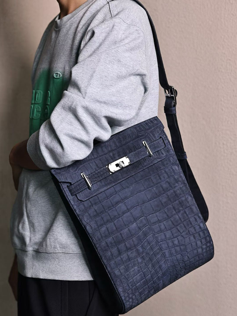 エルメス メンズバッグ 種類 HERMES HAC A DOS ケリーアッカド GM ブルーニュイ クロコダイル シルバー金具 2627547 エルメス専門店 おすすめ - 画像 (3)