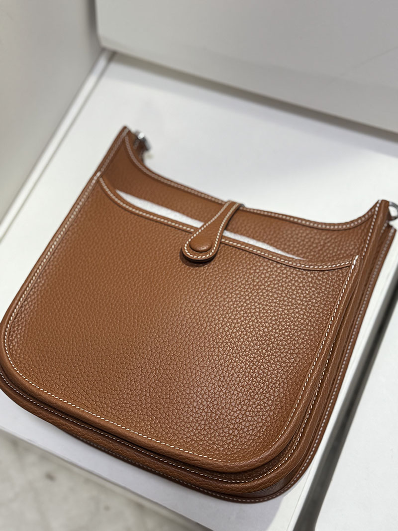 斜 めがけ バッグ メンズ ハイブランド HERMES エヴリン 23 ゴールド トリヨンクレマンス シルバー金具 2627550 エルメス専門店 おすすめ - 画像 (8)